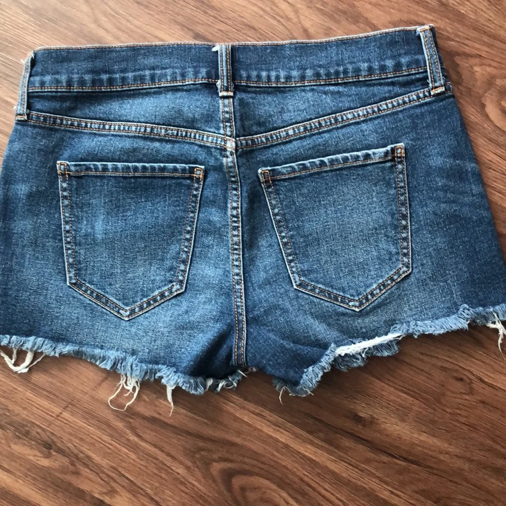Old Navy Boyfriend Denim Jean Shorts High Waist 2.5” inseam Size 4 1056 - Picture 4 of 10